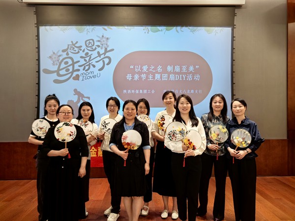 17155834548100415RgM.jpg 集團(tuán)合照_副本.jpg